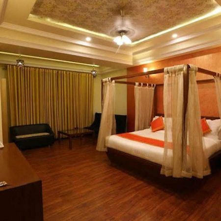 Hotel Golden Sands Джапур Экстерьер фото